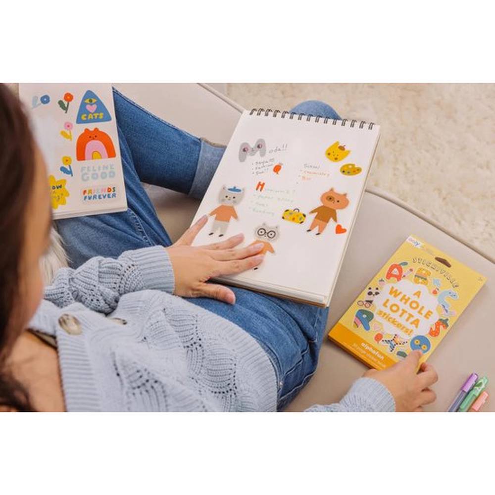 Ooly - Stickiville Stickers X Suzy: A Whole Lotta Sticker Book - Alphabet - 30 Pagina's Vol Letterstickers! - Geschikt Vanaf 3 Jaar