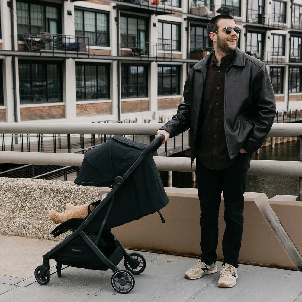 Uppababy Minu V3 Compact Stroller Jake Charcoal Carbon Frame Met Zwart Leer