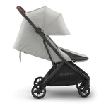 Uppababy Minu V3 Compact Stroller Savannah Pearl Gray Jacquard Carbon Frame Met Kastanje Bruin Leer