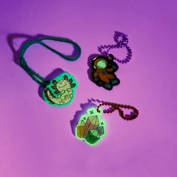 ooly Shrink-Its! DIY Shrink Art Kit - Glow Buddies - 20 Charms