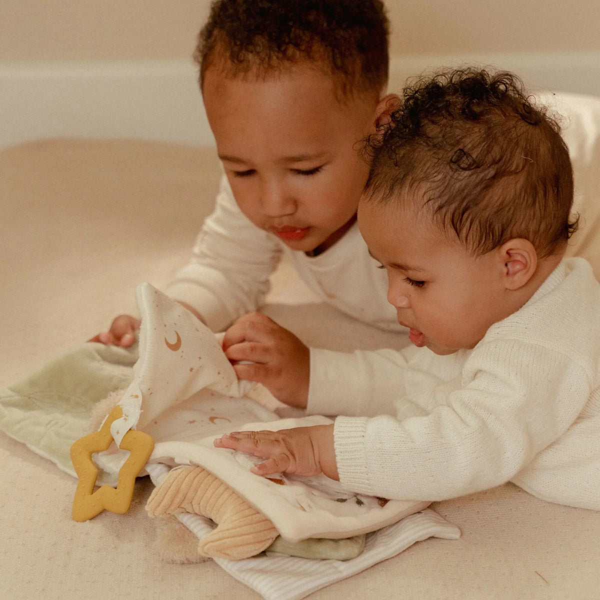 Little Dutch - Activiteitenboekje - Newborn Naturals - Beige