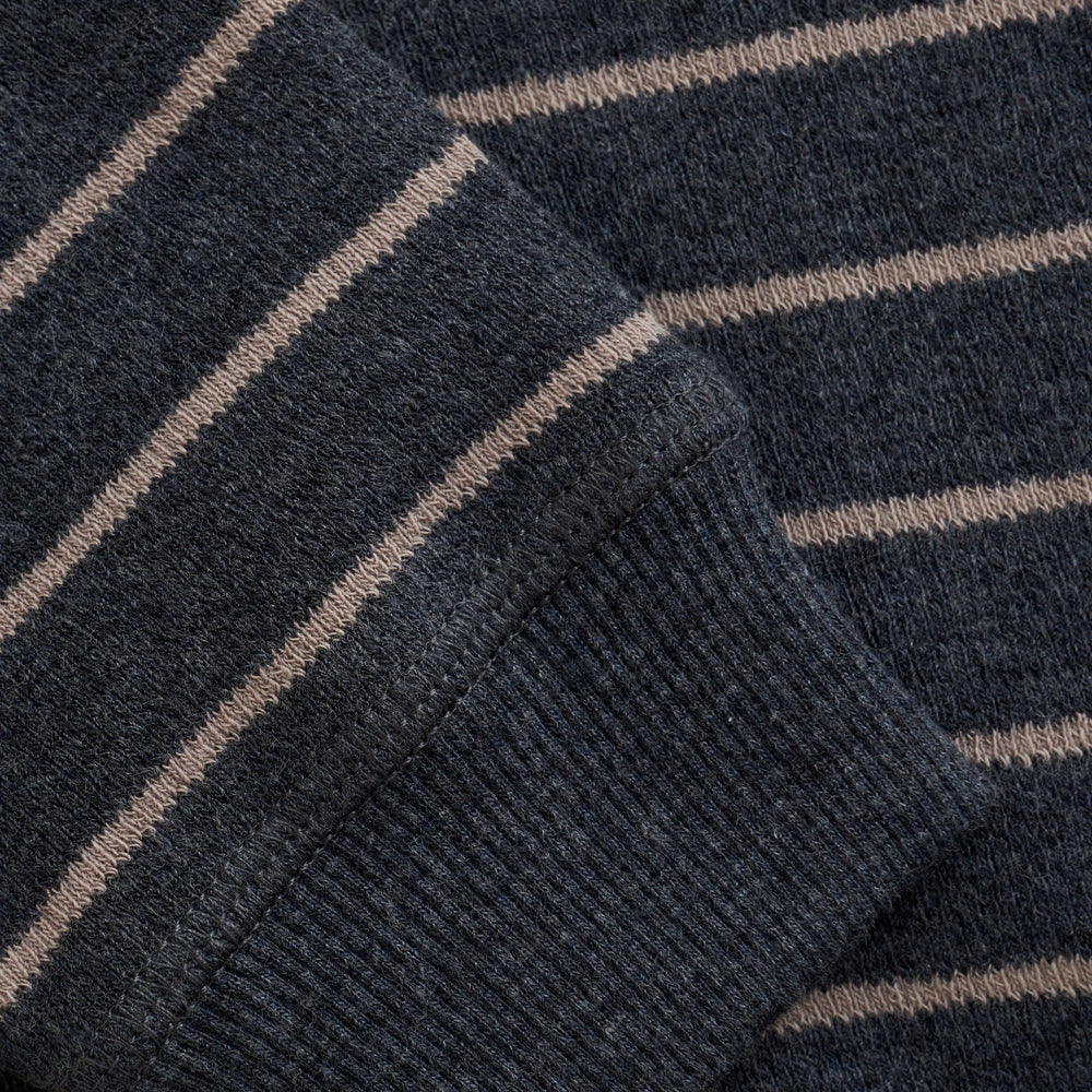 En Fant Sweater Met Strepen