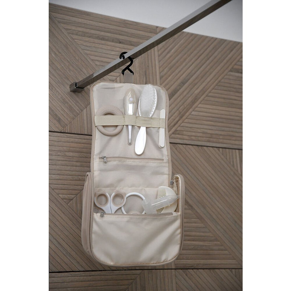 Béaba Toilettas/Verzorgingsset - Beige | Bad Thermometer, Schaar, Nagelknipper, Borstel, Bijtring, Neussnuiter En Nagelvijl