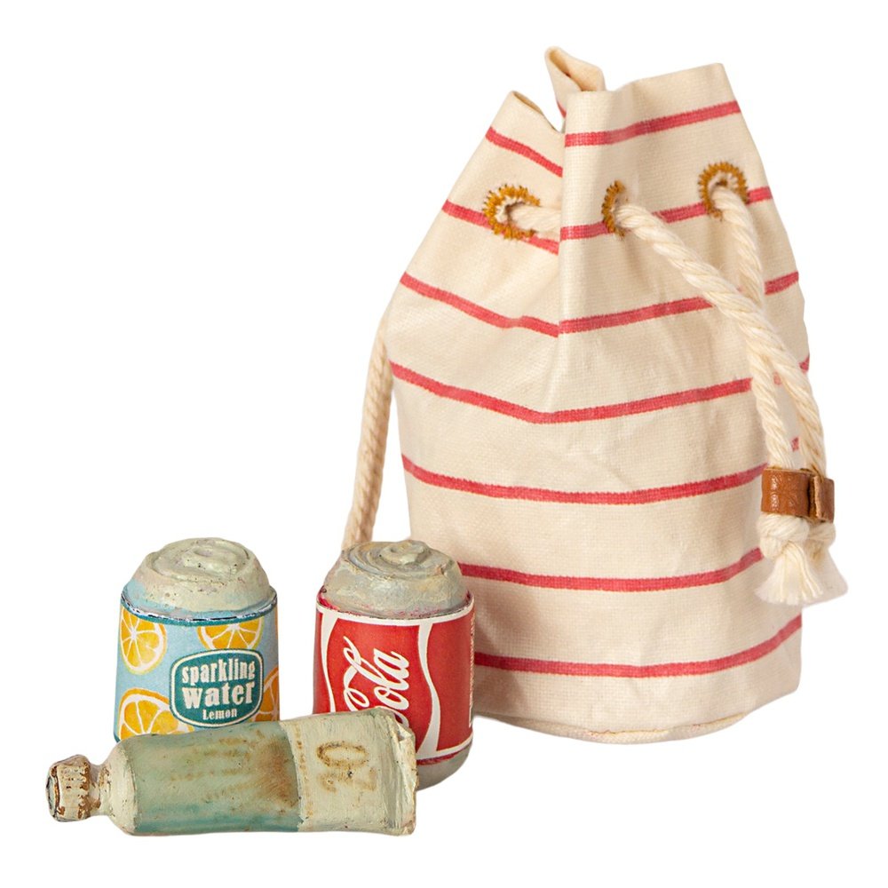 BAG WITH BEACH ESSENTIALS